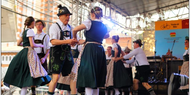 Grupo Tanzfreunde – Dança Tradicional Alemã - Foto: Reprodução