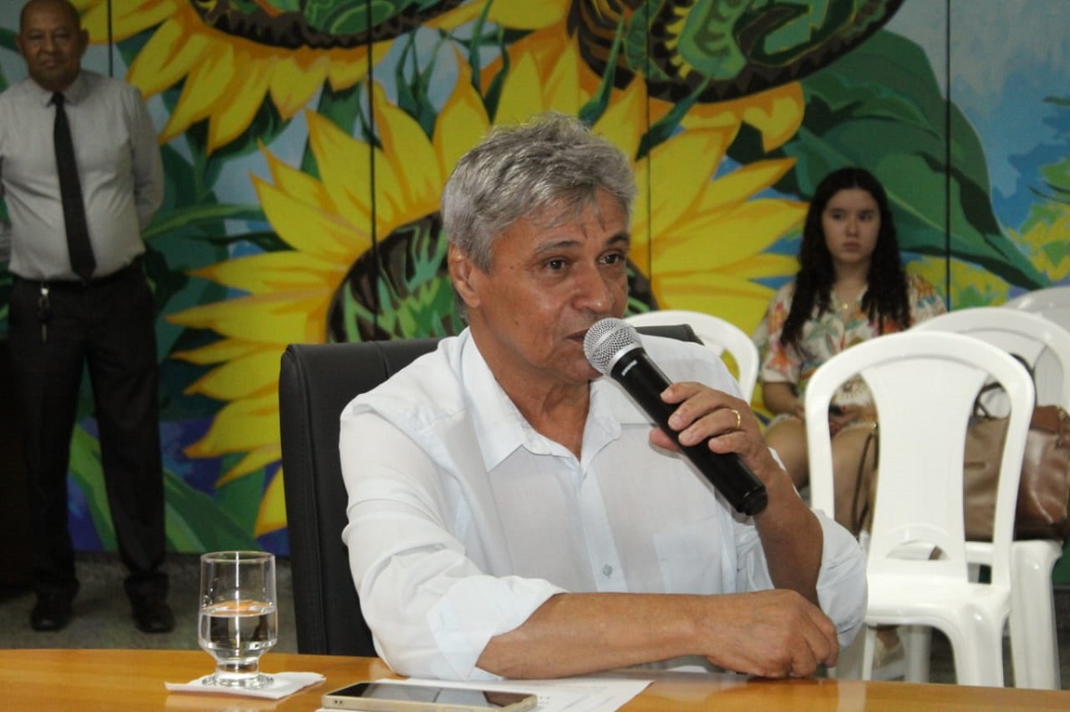 O presidente da Abrajet Tocantins, Luiz Pires durante sua fala na sede da Aleto – Foto: Joelma Cristina