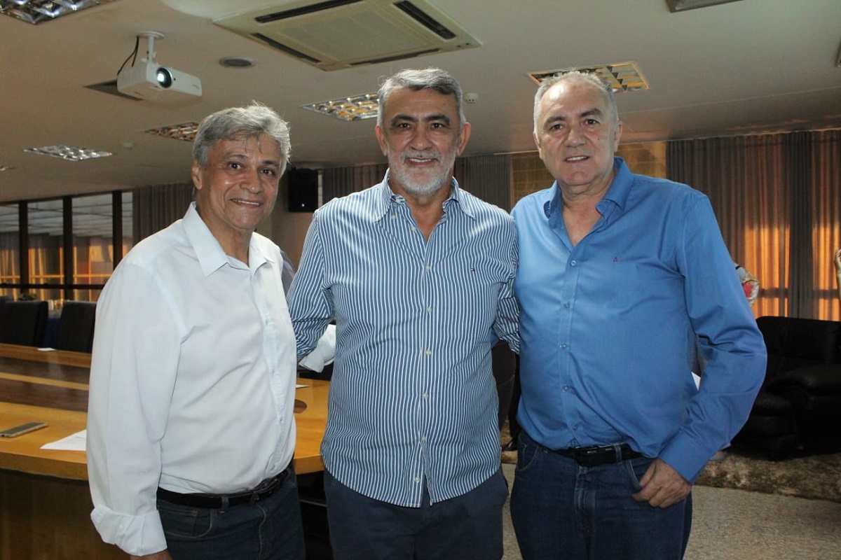 Luiz Pires, presidente da Abrajet Tocantins; Amélio Cayres, presidente da Assembleia Legislativa do Tocantins e Evandro Novak (SC), presidente da Abrajet Nacional – Foto: Joelma Cristina