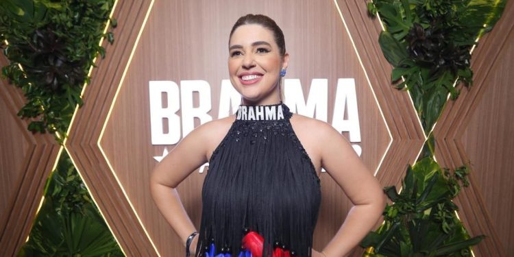 Vivian Amorim brilhando no Festival de Parintins - Foto: Divulgação