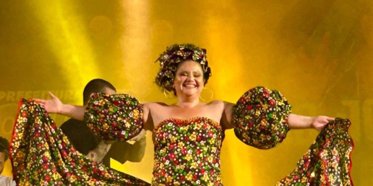 Alexandra Nícolas encanta público em São Luís com show de lançamento do single Xaxarimbó – Foto: Divulgação