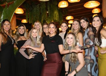 Noelia Viana com um grupo de amigas - Foto: Danielle Vieira