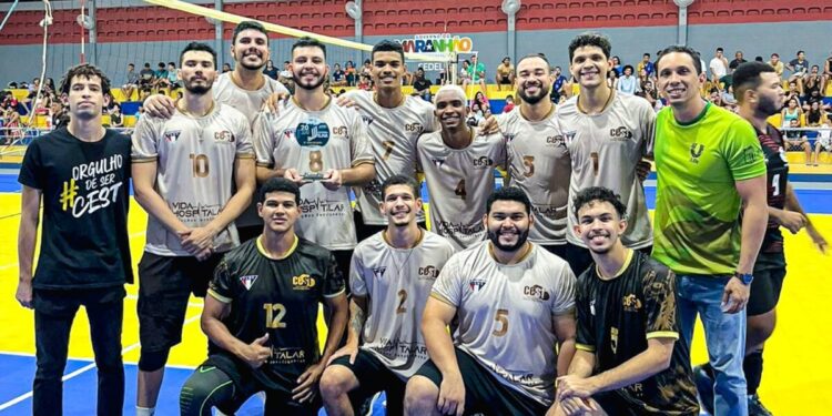 A equipe de vôley do CEST terceira colocada nos Jogos Universitários Maranhenses na Etapa Regional - Foto: Divulgação