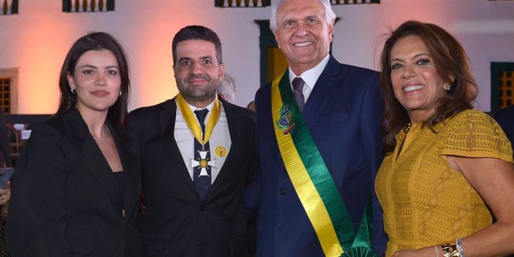Bruna Kehrnvald; Manoel Pereira, CEO da GAV Resorts; Ronaldo Caiado, governador do Estado de Goiás e Gracinha Caiado, primeira-dama goianiense - Foto: Divulgação