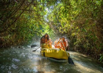 No rafting uma aventura esportiva por entre rios, corredeiras, mangues e quedas d’água – Foto: Divulgação