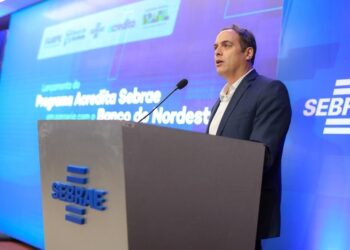 Presidente Paulo Câmara, durante o lançamento do Acredita Sebrae - Foto: Felipe Brasil