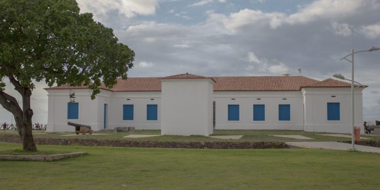 - Vista aérea do Forte de Santo Antônio, na Ponta D’Areia, onde será realizado o festival: programação cultural com vista para o mar - Foto: Divulgação