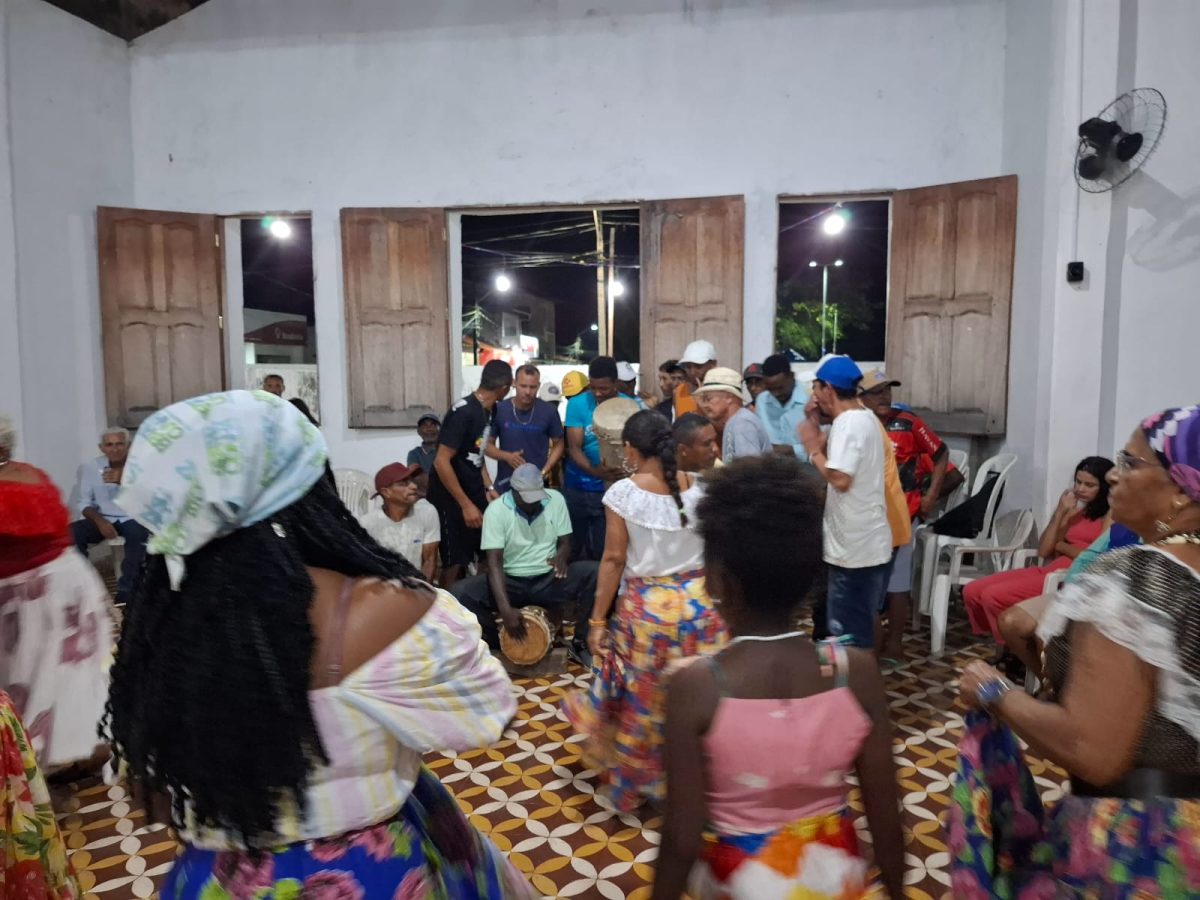 As batidas do tambor de crioula ecoaram onde foi fundada a Academia de Letras, Artes e Ciências de Guimarães – Foto: Gutemberg Bogéa