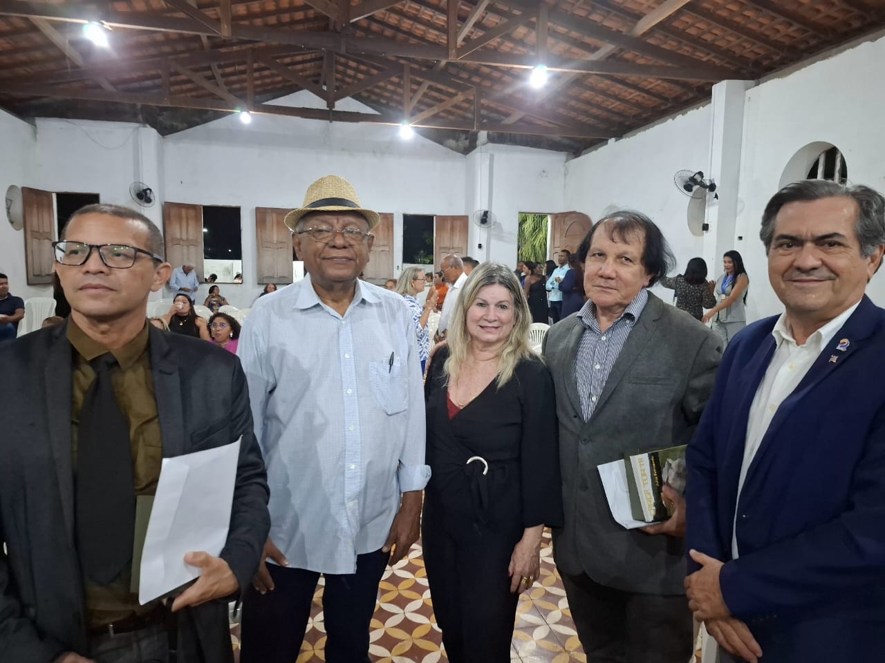 Os visitantes agraciados com a Medalha Maria Firmina dos Reis: José Ewerton Neto, José Neres, Herbert de Jesus Santos, Dirlecy Adler, com a presença do subsecretário do Turismo do Estado, Luiz Thadeu Nunes e Silva – Foto: Gutemberg Bogéa