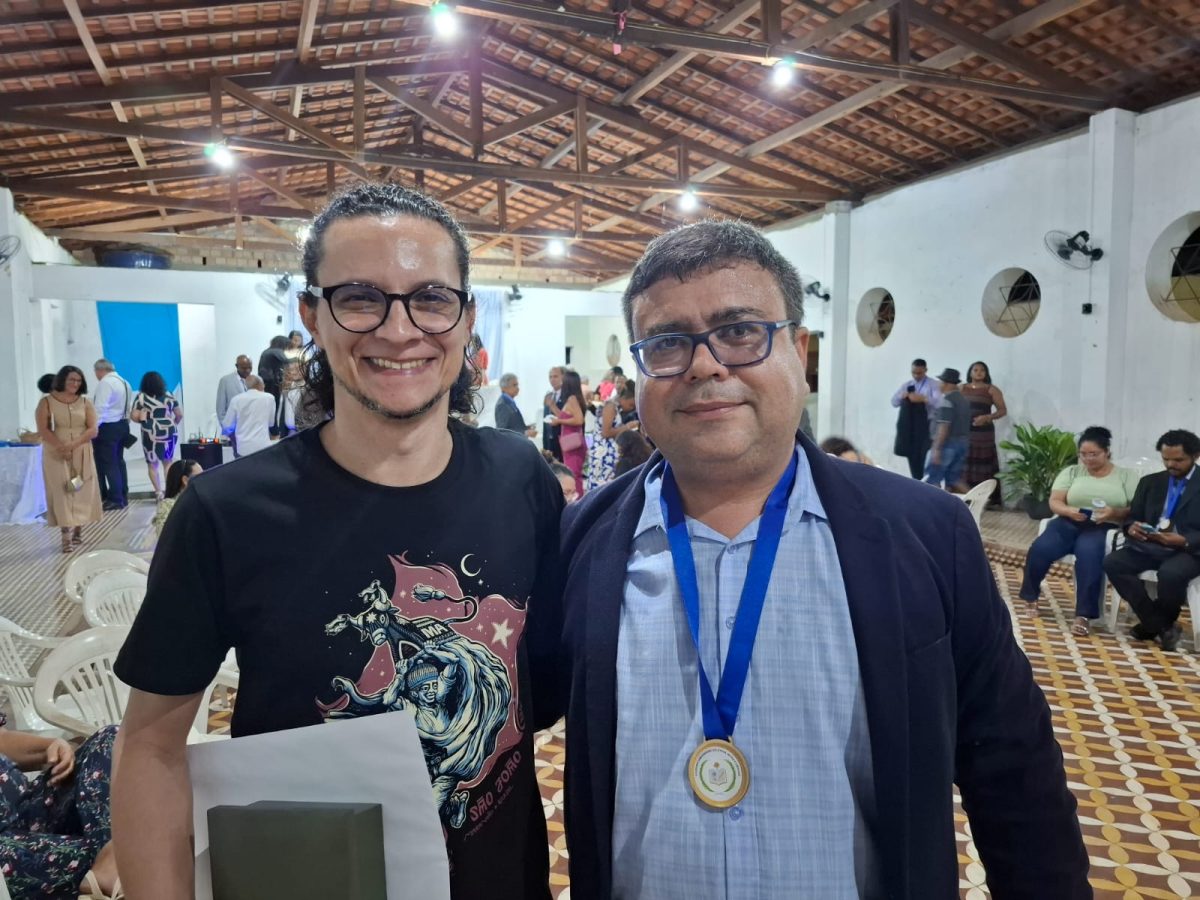 O artista visual Wal Paixão e o Secretário de Turismo, Antônio Marcos – Foto: Gutemberg Bogéa