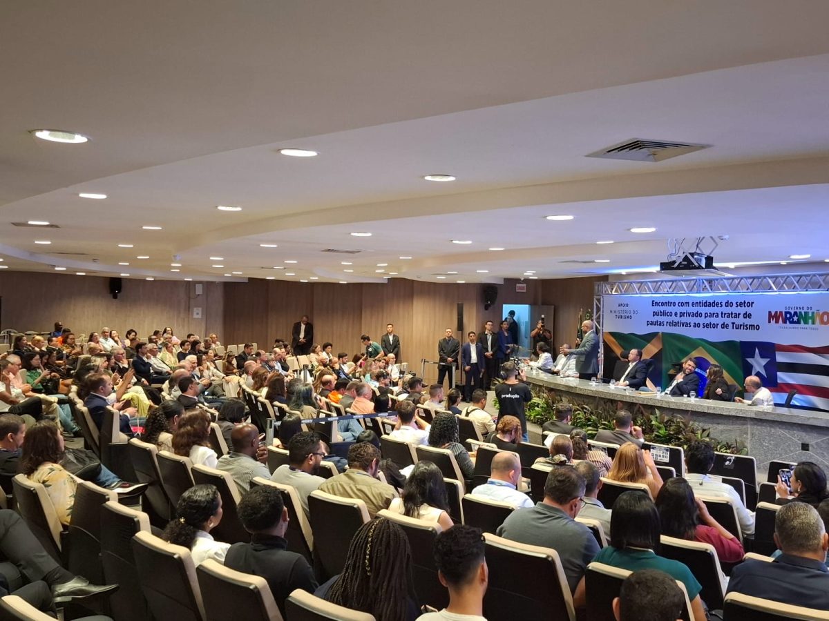 Entidades do setor público e privado durante discussões de pautas referentes ao setor do Turismo - Foto: Gutemberg Bogéa