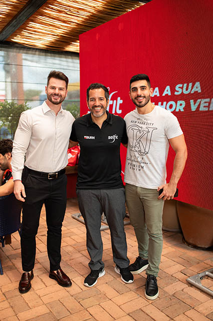 Da esquerda para a direita: Eduardo Braun, a jornalista Karine Baldez e Alysson Lisboa – Foto: Divulgação