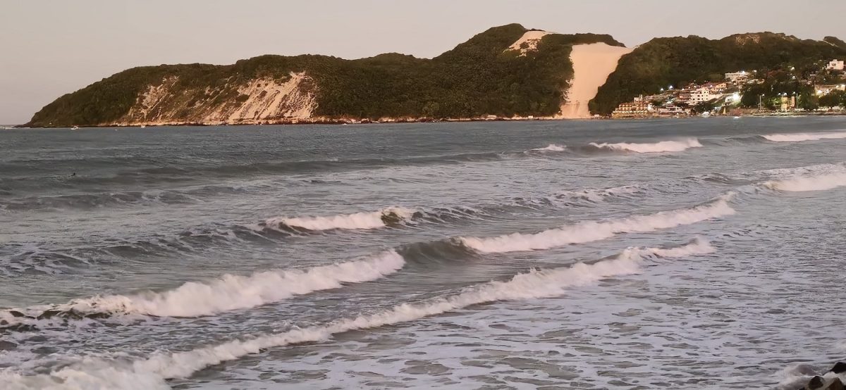 Praia de Ponta Negra e o Morro do Careca – Foto: João Ramid