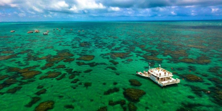 Maracajaú, o "Caribe Brasileiro" - uma comunidade costeira cercada por belíssimas dunas, coqueiras e lagoas de águas cristalinas - Foto: Canindé Soares