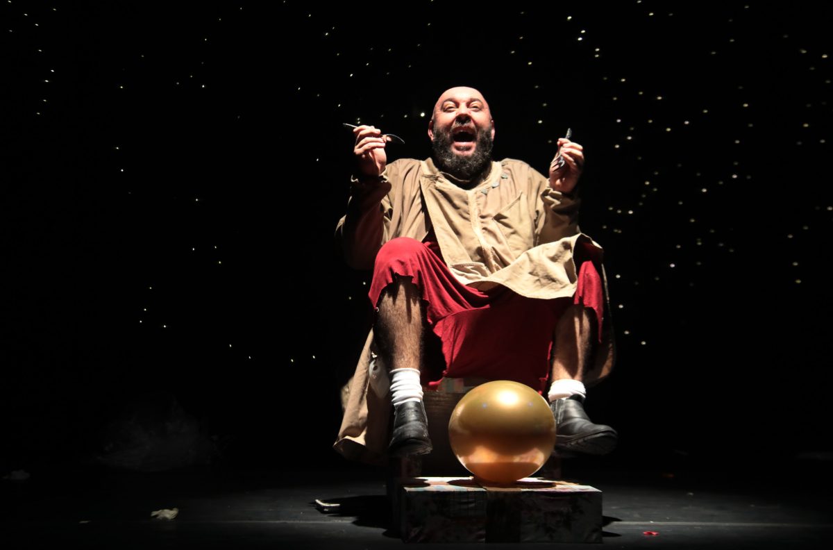  No detalhe, o espetáculo “A Fábrica dos ventos”, da Trupe Lona Preta de São Paulo - Foto: Divulgação 