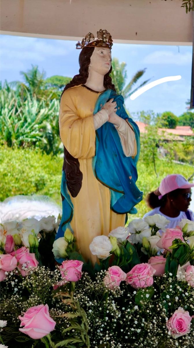 A imagem de Nossa Senhora é colocada ao lado de São José – Foto: Iago Azevedo