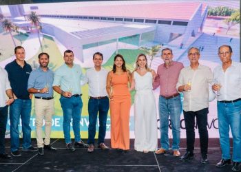 Os sócios administradores do Recife Expo Center: Romero Maranhão Filho, Hilson Macêdo Neto Rodrigo da Fonte, João Mendes, Paulo Cavalcanti Menezes, Carol Baía, Tatiana Menezes, Rogério Castro e Silva (Construtora Tecla), Paulo Menezes e o Arquiteto Jerônimo Cunha Lima – Foto: Divulgação