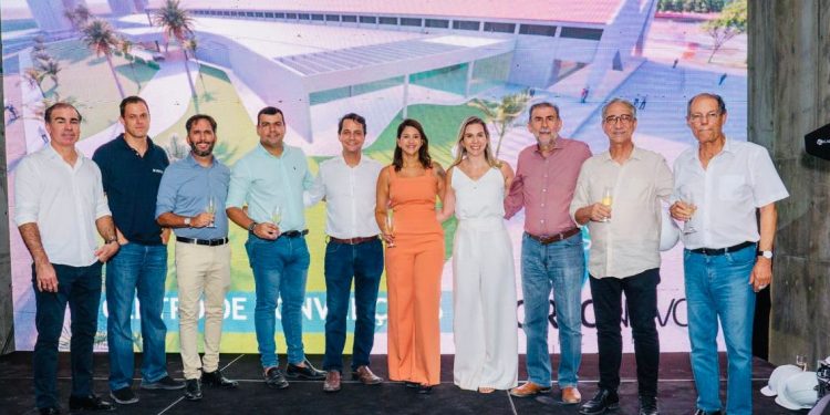 Os sócios administradores do Recife Expo Center: Romero Maranhão Filho, Hilson Macêdo Neto Rodrigo da Fonte, João Mendes, Paulo Cavalcanti Menezes, Carol Baía, Tatiana Menezes, Rogério Castro e Silva (Construtora Tecla), Paulo Menezes e o Arquiteto Jerônimo Cunha Lima – Foto: Divulgação