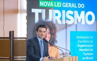 O ministro do Turismo, Celso Sabino comemorou a sanção da nova lei que moderniza o setor adequando à atividade aos preceitos internacionais do turismo – Foto: Roberto Castro