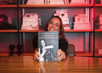 Renata de Paula, enfermeira, designer de interiores e empresaria, lançou o seu livro, “O Caminho Começa na Volta” - Foto: Divulgação
