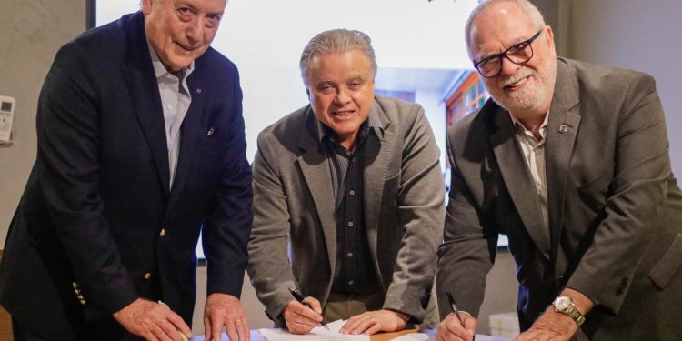 Ians Gillespie, Carlos Prado e Aristides Cury - Foto: Divulgação