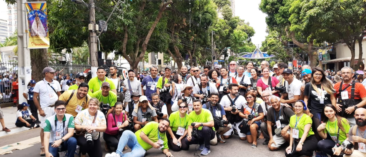 Uma legião de repórteres e fotógrafos na cobertura da maior procissão religiosa do país - Foto: Divulgação