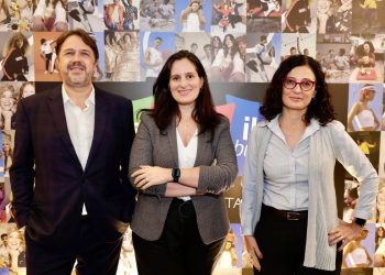 Da esquerda para a direita, Romulo Silva, Roberta Vernaglia e Lara Teixeira da Accor – Foto: Divulgação