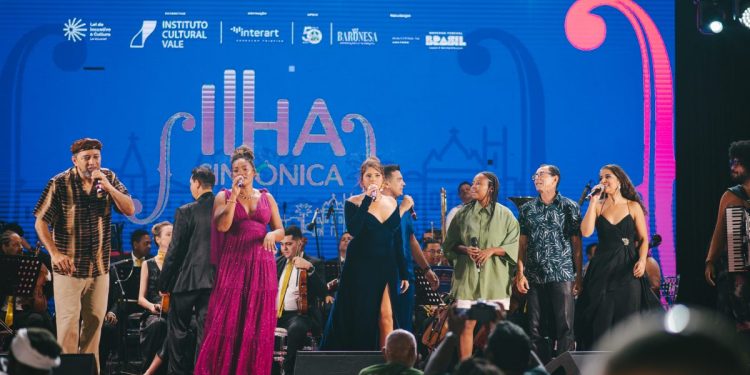 Ilha Sinfônica atrai multidão para Praça das Mercês