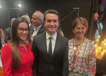 A presidente da ABAV-MA, Dayanna Barbosa, com o ministro do turismo, Celso Sabino, e a diretora da Taguatur Turismo, Virgínia Barros - Foto: Divulgação