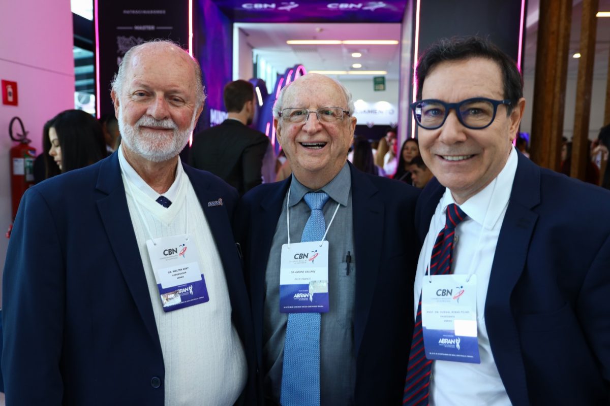 Os médicos Walter Gert, coordenador ABRAN, Orsine Valente, diretor da ABRAN, e professor-médico Durval Ribas Filho, presidente da ABRAN – Foto: Divulgação