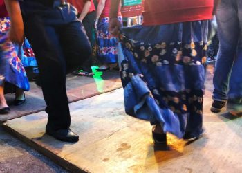 A exposição "Lembranças de um Fandango Caiçara" está circulando pelo interior e litoral paulista, mostrando o acervo dos mestres e mestras caiçaras - Foto: Divulgação