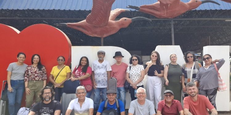 Homenageados durante estada no Porto do Cujupe, porta de entrada para a Floresta dos Guarás no litoral ocidental maranhense - Foto: Gutemberg Bogéa