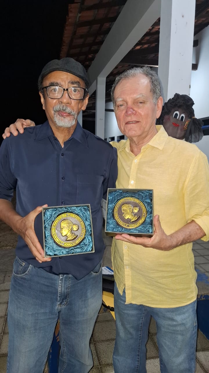 O compositor, poeta Prof. Joãozinho Ribeiro (AML) e o compositor e diretor Cultural da FMRB, Josias Sobrinho – Foto: Gutemberg Bogéa 