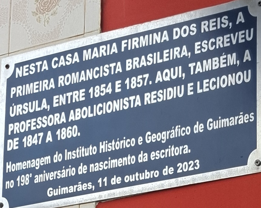 Placa alusiva a casa onde residiu e lecionou Maria Firmina dos Reis na sede do município de Guimarães – Foto: Gutemberg Bogéa