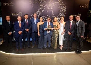 O CEO do Grupo Equatorial Augusto Miranda entre presidentes, diretores e gerentes - Foto: Divulgação