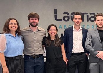 Time Lacmar reunido na inauguração da nova unidade padrão prime: Susana Viana; Felipe Albuquerque; Elda Noronha; Will Assen e o diretor-geral do Lacmar, Vinícius Braid - Foto: Divulgação
