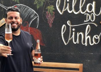 Werter Bandêira, está com estoque redobrado e à disposição para orientar os clientes da Villa do Vinho na Cohama, sobre as melhores opções de bebidas para o brinde do Ano Novo