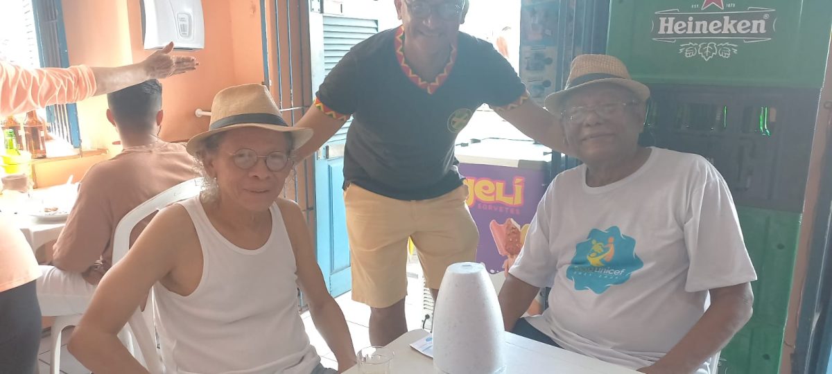 Entre Cesar Teixeira e Herbert de Jesus Santos, o diretor Gersinho Silva garantiu que a Turma do Quinto quer o carnaval de passarela nos dias gordos – Foto: Divulgação