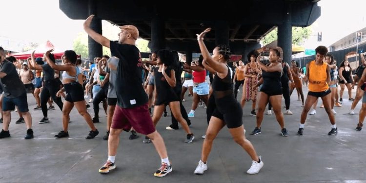 Os bailes charme, um dos mais icônicos movimentos culturais do Rio de Janeiro, conquistaram as páginas do The New York Times - Foto: Divulgação