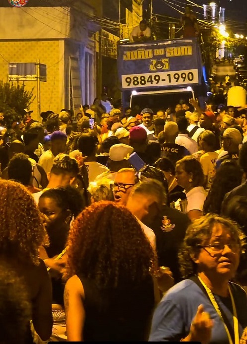 Taca-Tica-Tum descendo a Rua de São Pantaleão para um cortejo rumo ao Bairro da Madre Deus – Foto: Divulgação