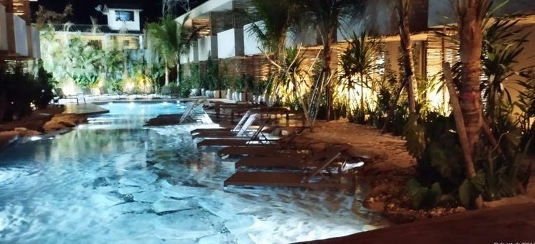 Lagoa aquecida proporcionando bem estar e satisfação - Foto: Divulgação