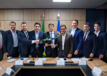 O encontro reuniu, o ministro do turismo, Celso Sabino, dirigentes do pasta do setor, Portos e Aeroportos e a Azul Linhas Aéreas - Foto: Andre Zimmerer