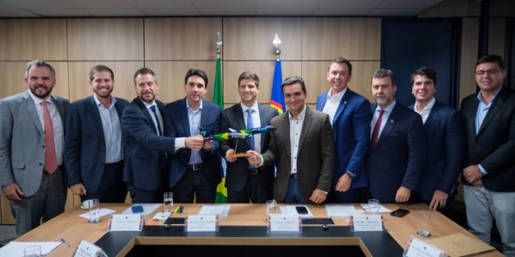 O encontro reuniu, o ministro do turismo, Celso Sabino, dirigentes do pasta do setor, Portos e Aeroportos e a Azul Linhas Aéreas - Foto: Andre Zimmerer