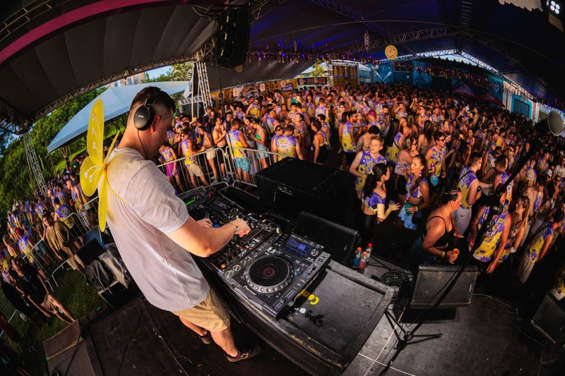 Serão três dias de bloco de rua, de sábado e segunda-feira de Carnaval, com direito a abadá, open bar e estrutura especial para os foliões - Foto: Divulgação