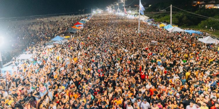 Na avenida Litorânea o convite o Circuito faz um convite "Vem Pro Mar" - Foto: Reprodução