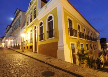 As belezas da arquitetura pombalina, presentes em São Luís são destacadas na obra, com novas fotos – Foto: Divulgação