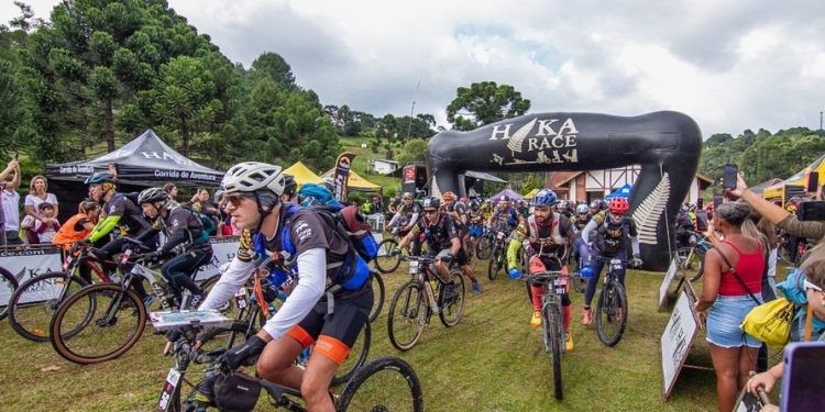 Largada de prova do ciclismo mountain bike da Haka Race de corrida de aventura realizada em Monte Verde - Foto: Divulgação