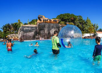 Muita aventura e diversão, além de restaurantes e trilhas ecológicas que dão um toque especial nos momentos de lazer no parque - Foto: Divulgação