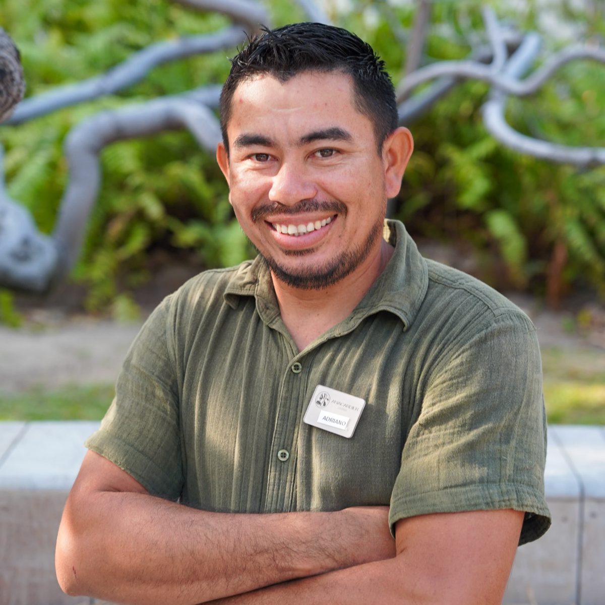 Adriano Viana, que trabalha no hotel, diz que o turismo trouxe mais qualidade de vida às pessoas do vilarejo – Foto: Divulgação