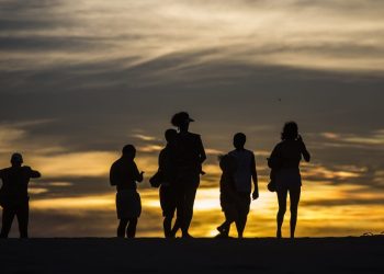 O evento ocorre em Itaúnas (ES) entre os dias 21 e 24 de maio, trazendo nomes como Teresa Cárdenas, Jean Wyllys, Ailton Krenak, Itamar Vieira Junior, Bernadette Lyra e Eliana Alves Cruz - Foto: Vitor Jubini